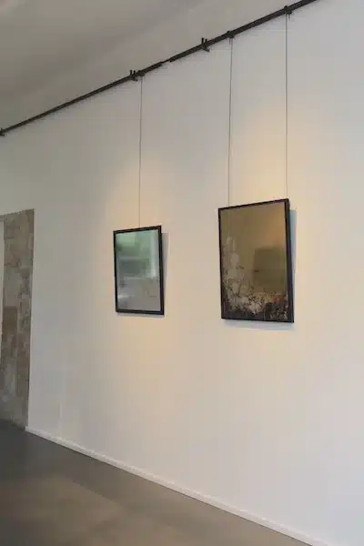 2 œuvres de Olexandr Pinchuk accrochées chez Wilde Le Lieu